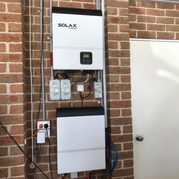 SolaX+SK-TL5000E+Hybrid+solar+battery+storage+inverter